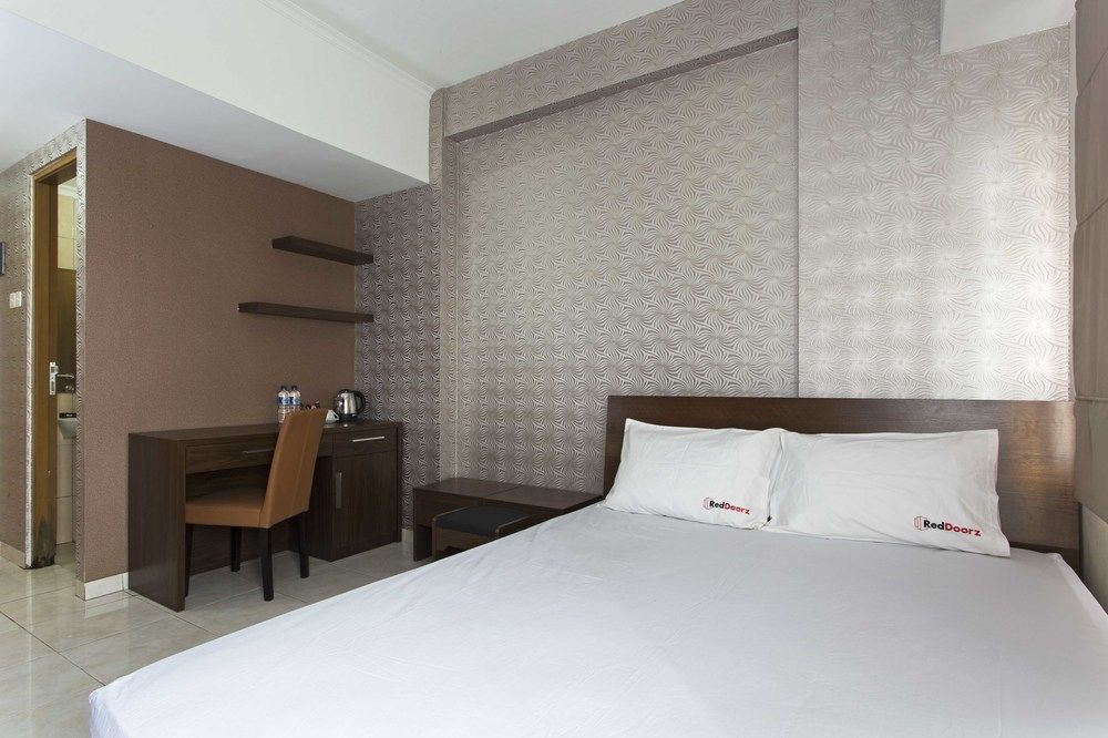 Reddoorz Apartment @ Margonda Residence Depok Bagian luar foto