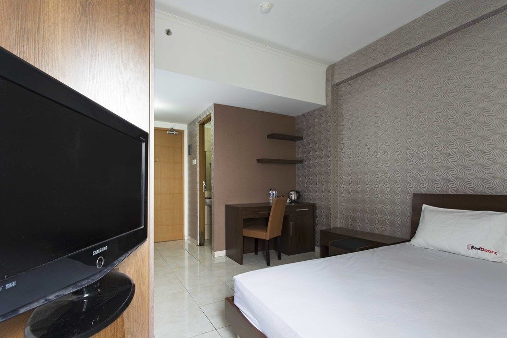 Reddoorz Apartment @ Margonda Residence Depok Bagian luar foto