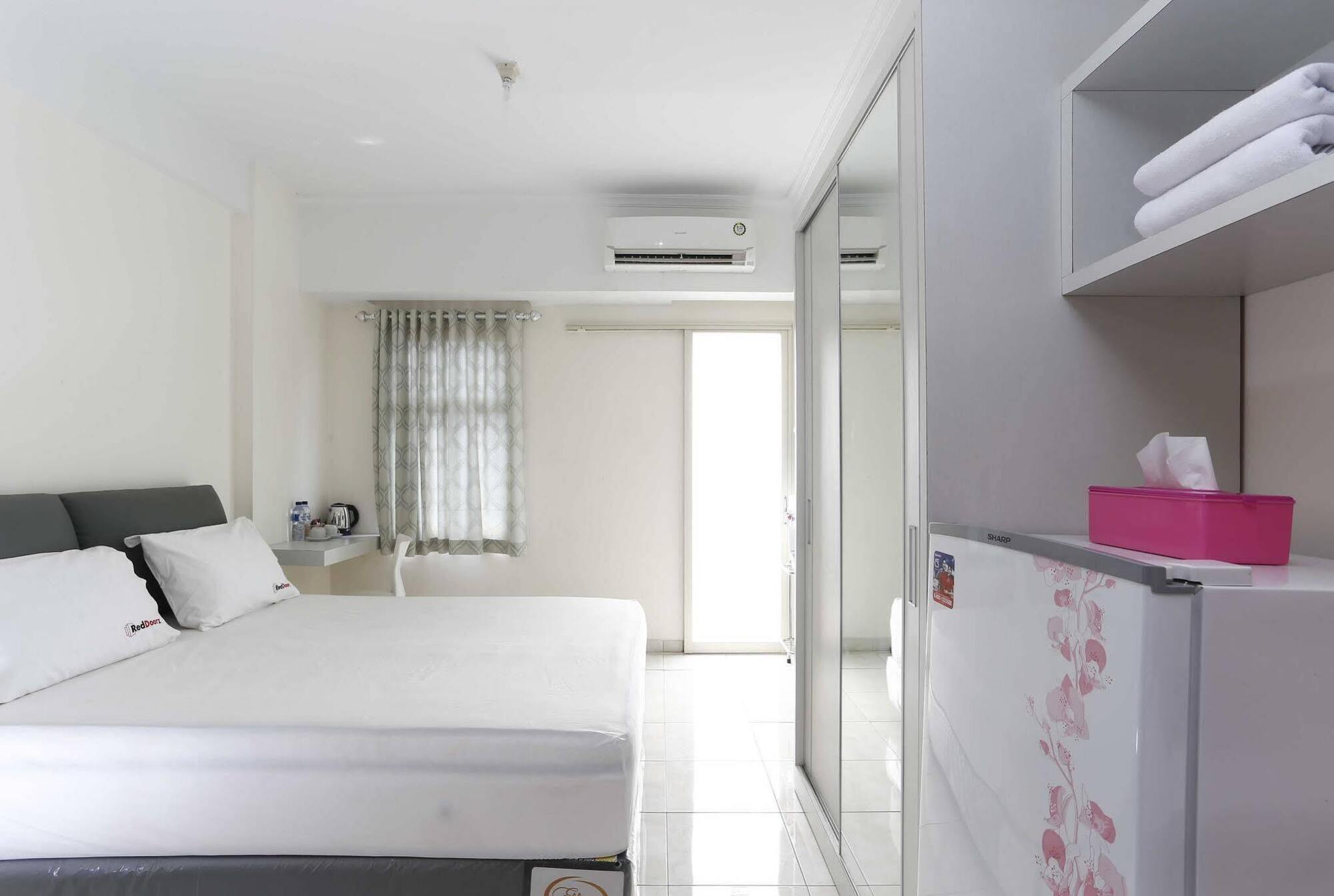 Reddoorz Apartment @ Margonda Residence Depok Bagian luar foto