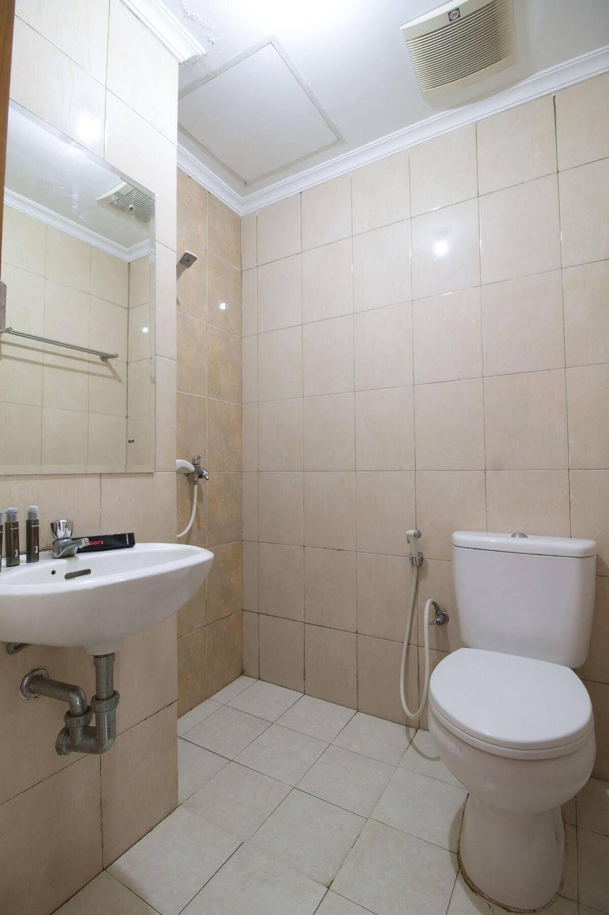 Reddoorz Apartment @ Margonda Residence Depok Bagian luar foto